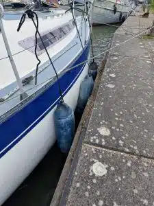 Fenders bij boot