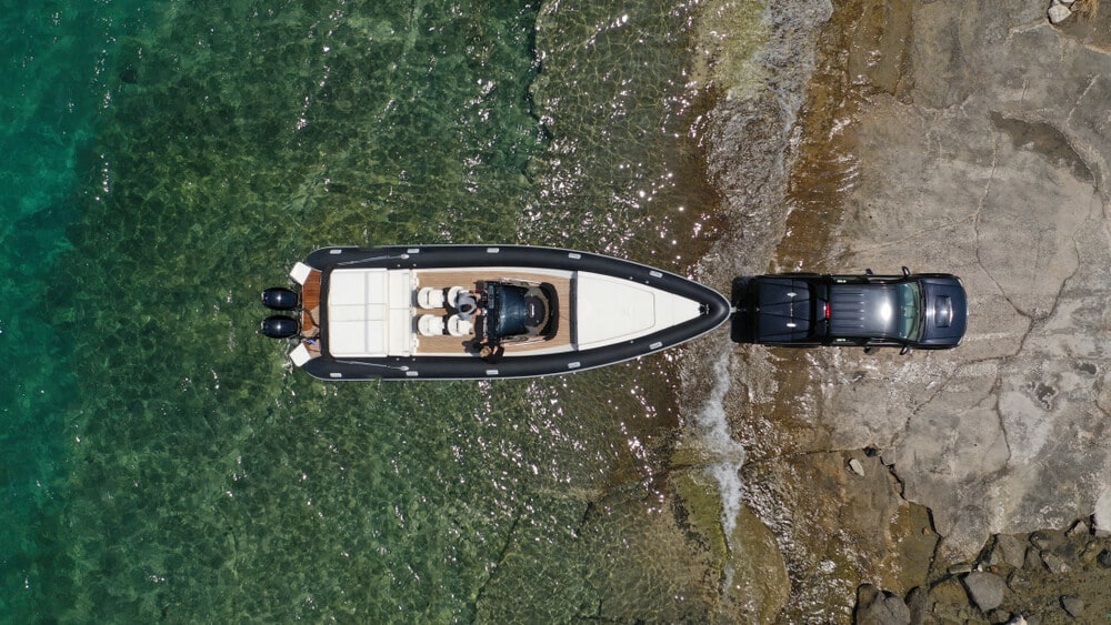 Bootsanleger mit Anhänger